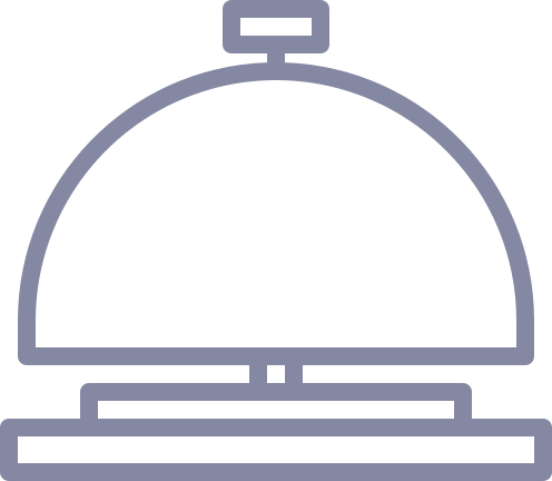 Sonnenterrasse und Garten mit Waldblick